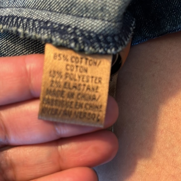 Dana Buchman jean jacket size 6 with black beading throughout.  Zippped front - Picture 7 of 7